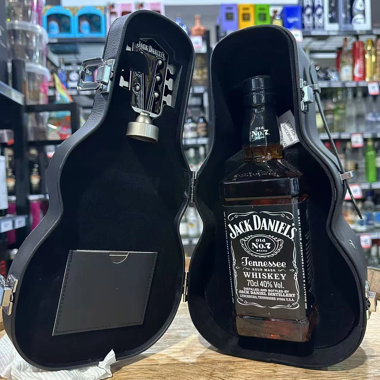 Jack Daniels in Guitar Case Gift Pack 700mL